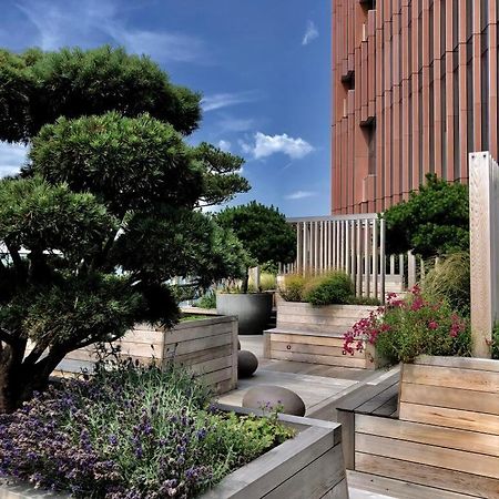 Manhattan Loft Gardens, Stratford Apartment ลอนดอน ภายนอก รูปภาพ