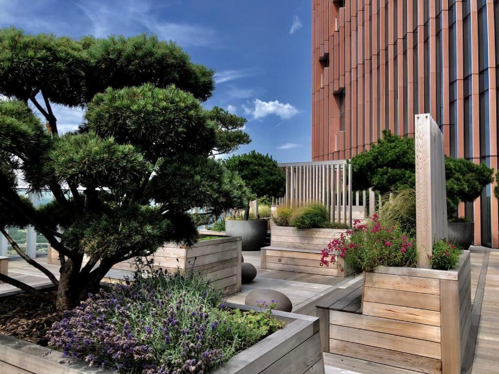 Manhattan Loft Gardens, Stratford Apartment ลอนดอน ภายนอก รูปภาพ