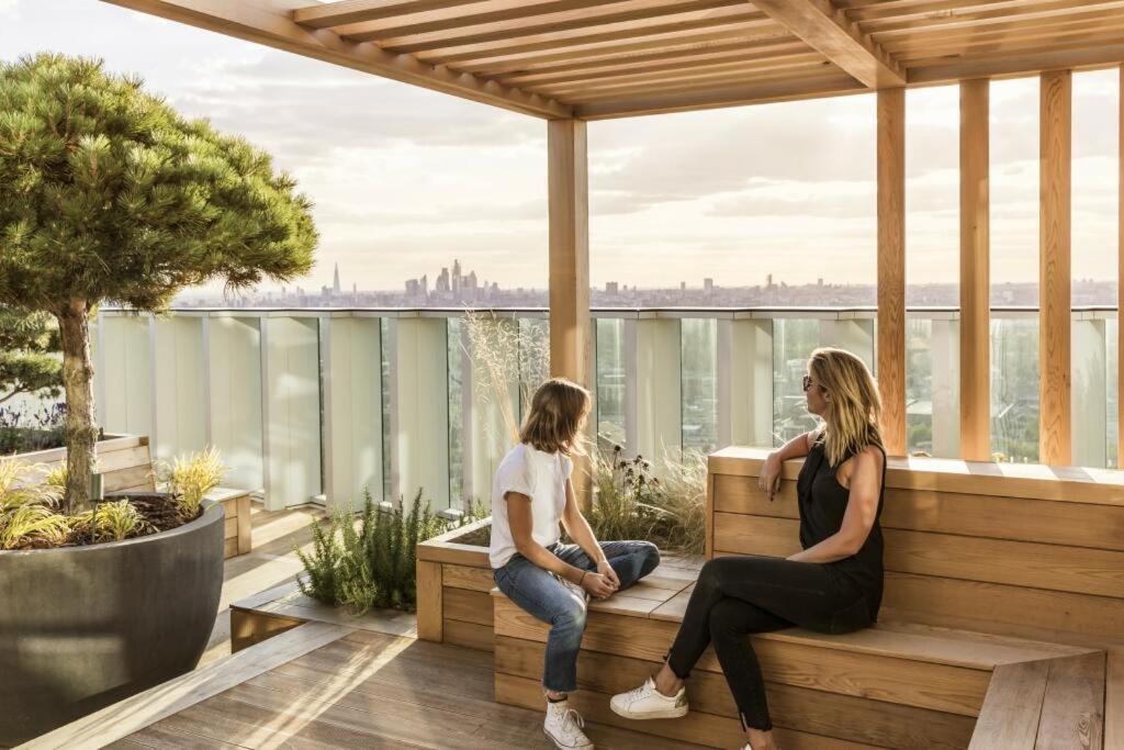 Manhattan Loft Gardens, Stratford Apartment ลอนดอน ภายนอก รูปภาพ